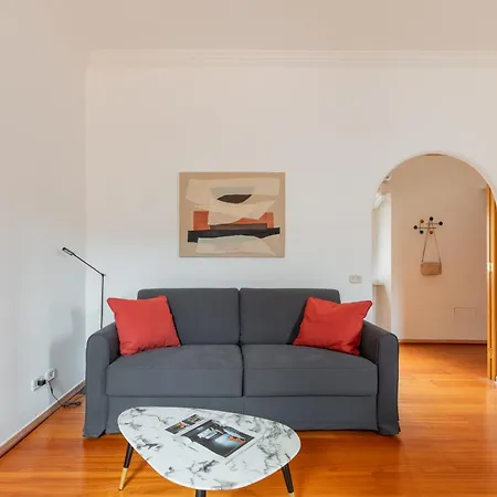 Iflat Spanish Steps Chic & Warming Hideaway