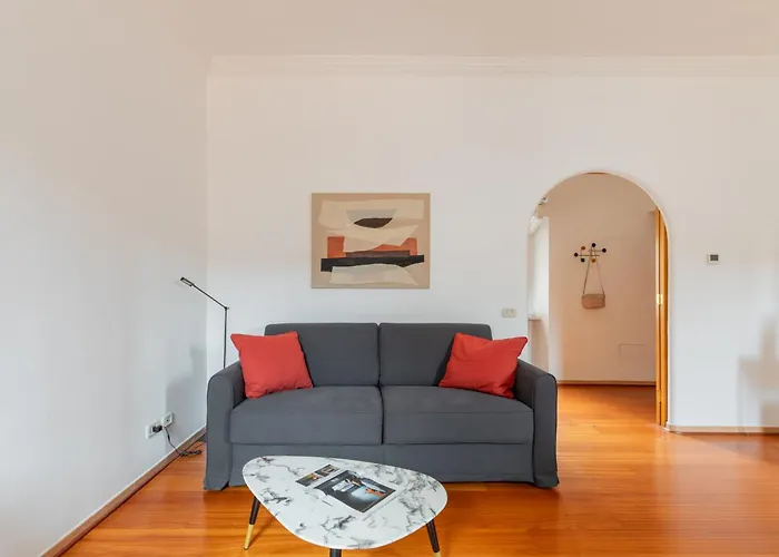 Iflat Spanish Steps Chic & Warming Hideaway